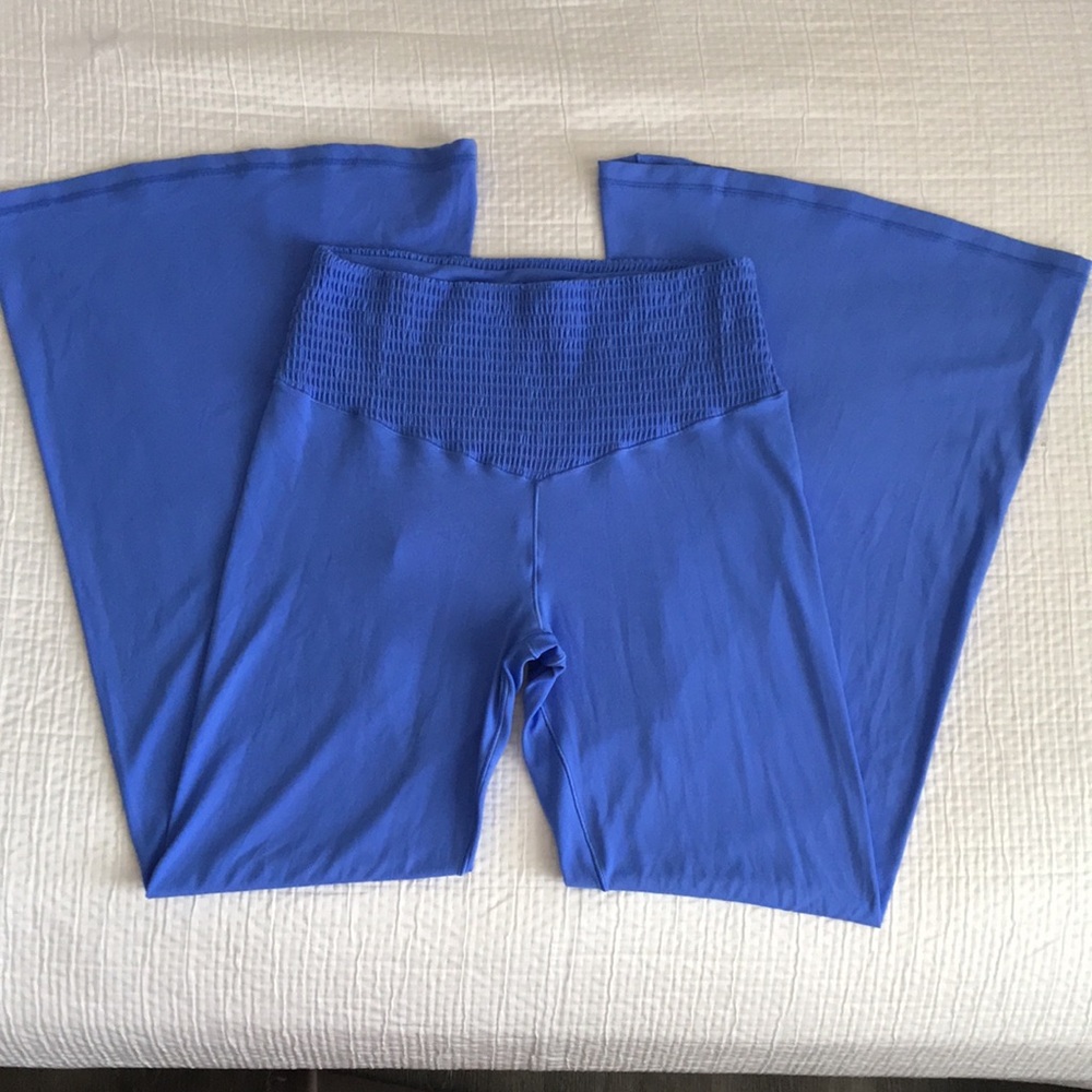 Aerie Extra Flare Smocked Waist Leggings